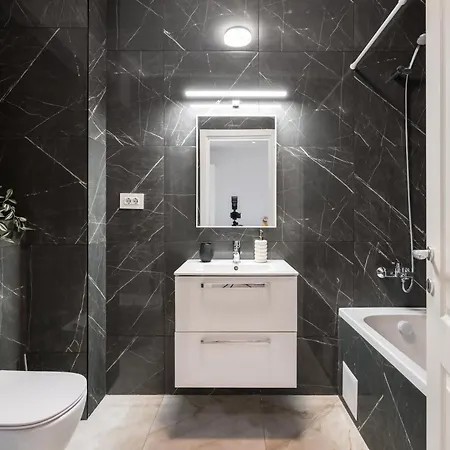 Апартаменты Luna Loft 1br With Parking